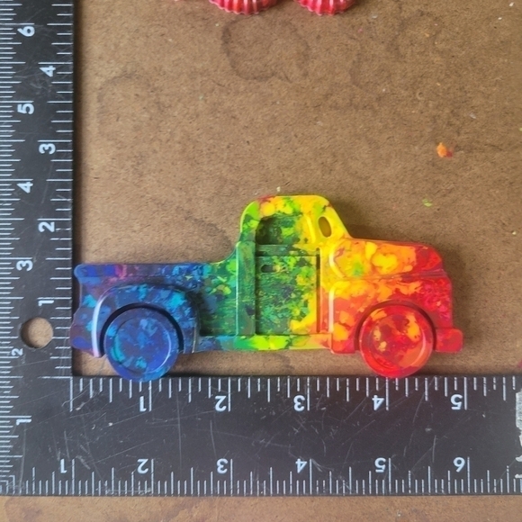 🎉HOST PICK 🎉 NEW Handmade Rainbow Truck Crayon / Decor Size is 5 x 2.5 Inches - Picture 8 of 10